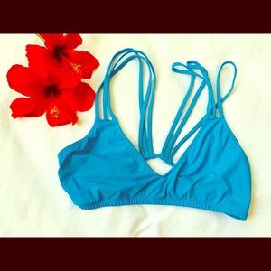 NWOT KAIKINI blue sporty bikini top